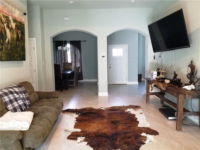 Building Photo - 10207 Little Creek Cir