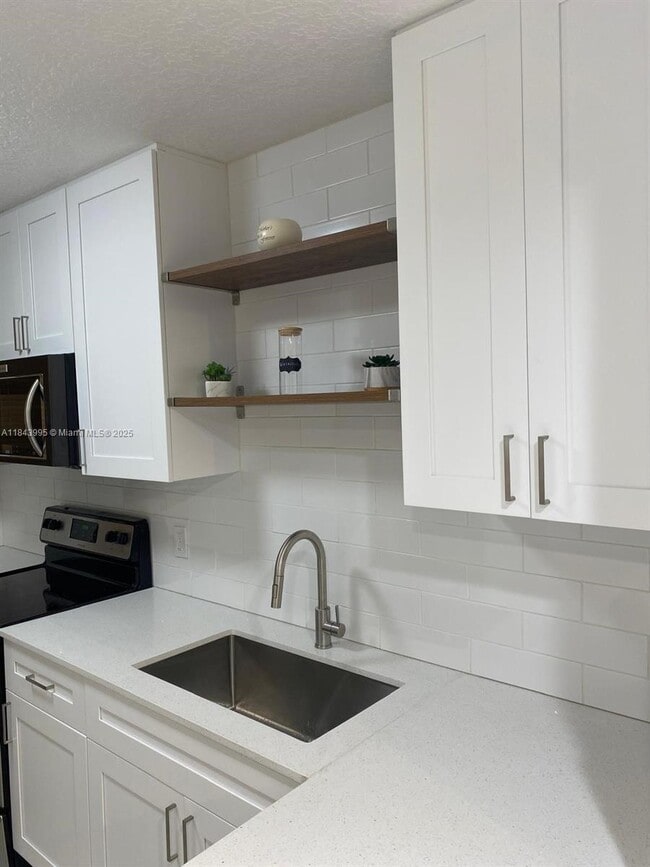Building Photo - 8411 Forest Hills Dr