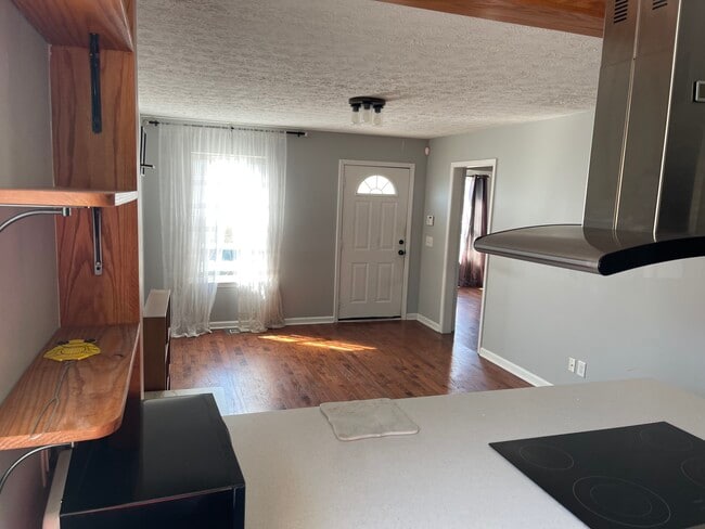 Building Photo - 1513 Luton St