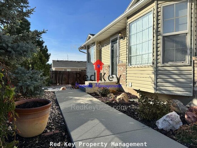 Building Photo - 340 S Single Family Home