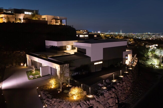 Building Photo - 609 Sleeping Dragon Dr