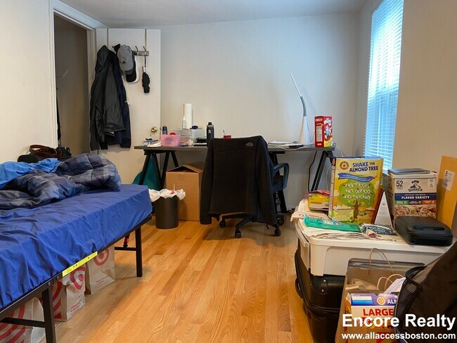 Building Photo - 12 Shepard St