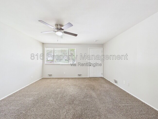 Foto del edificio - 8511 Crystal Ave