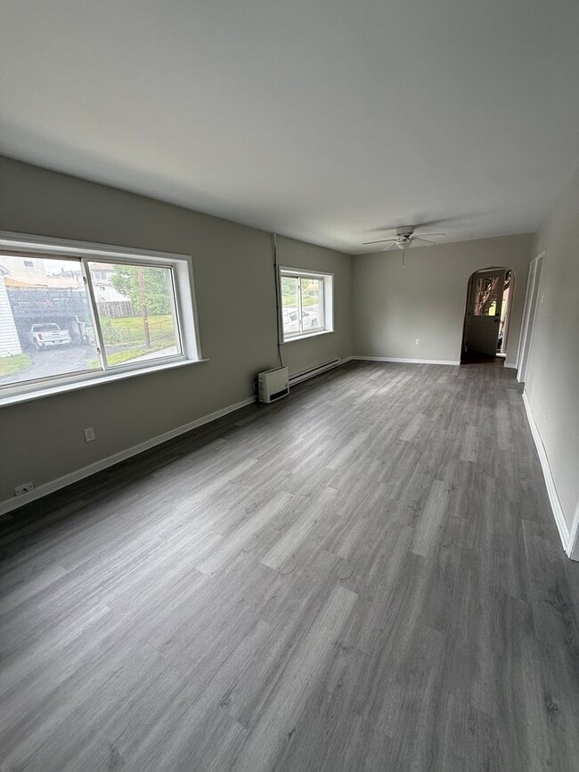 Building Photo - Scranton 3 Bedroom Single Family, Quiet Neighborhood, Gas Heat,
