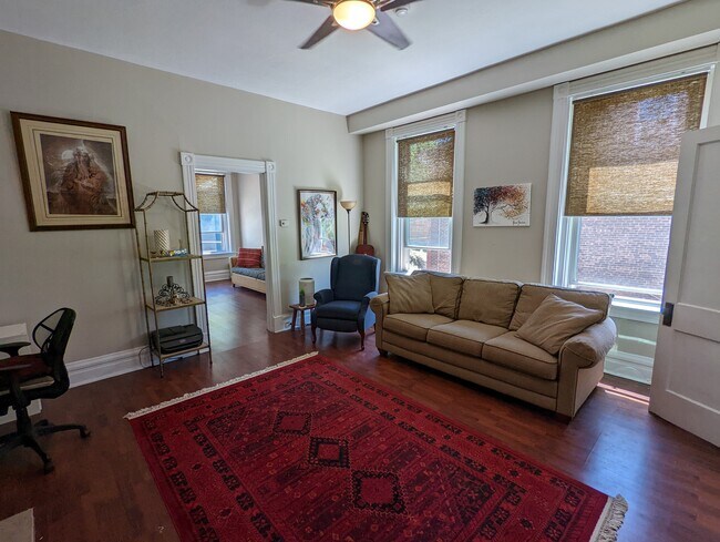 Sala de estar - 2253 Loth St