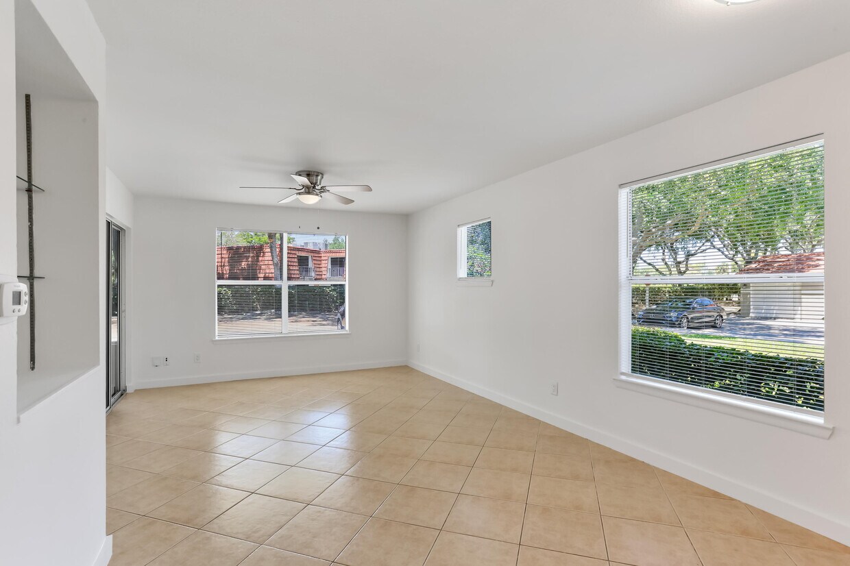 Foto principal - 1780 Palm Cove Blvd