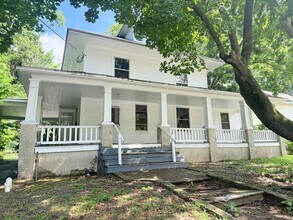Building Photo - 303 E 6th St