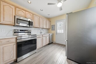 Building Photo - 20 Needle Ln
