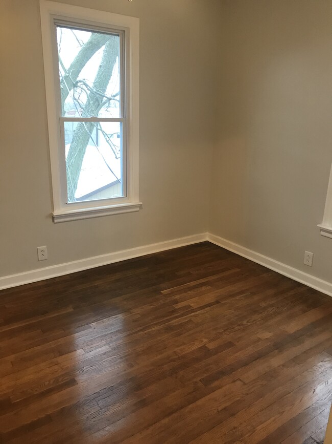 Bed - 2215 Western Ave