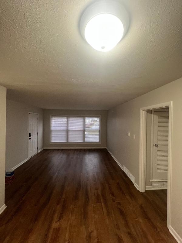 Photo - 147 Lakeshore Dr Apartment