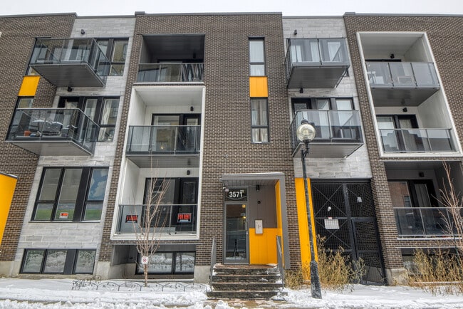 Building Photo - 3571 Rue Saint-Dominique