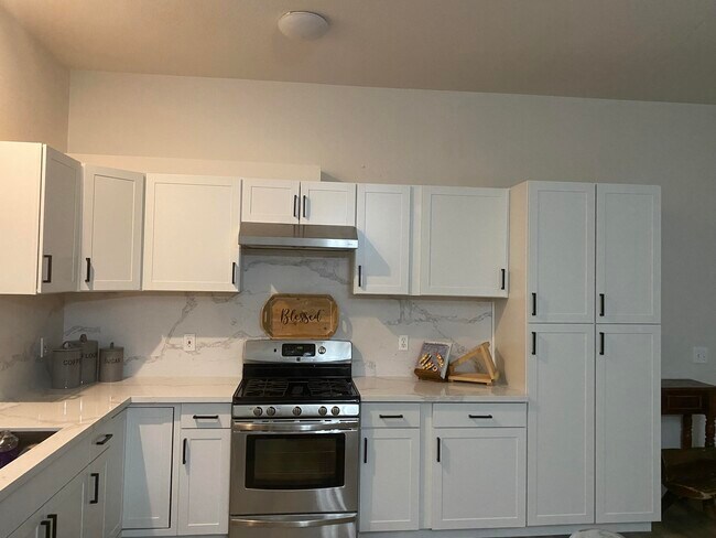 Building Photo - 9762 Palm Dr