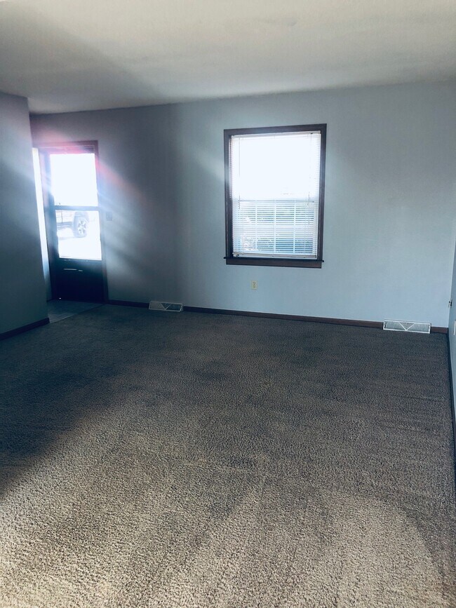 207 Country Villa Ln Unit 1, Saint Robert, MO 65584 Room for Rent in