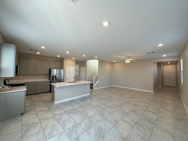 Building Photo - Creekstone