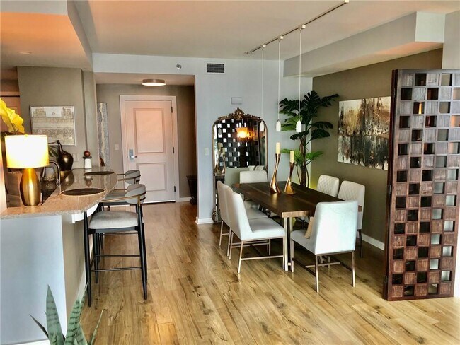 Foto del edificio - 3338 Peachtree St NE