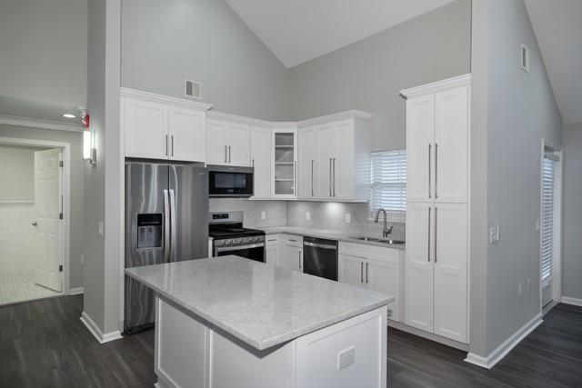 Building Photo - 125 Charles Pond Dr