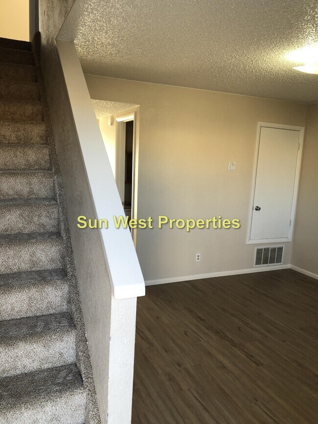 Building Photo - 306 Mesilla Dr