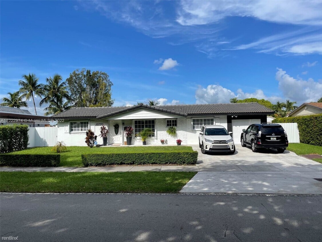 13770 Kendale Lakes Dr, Miami, FL 33183 House Rental in Miami, FL