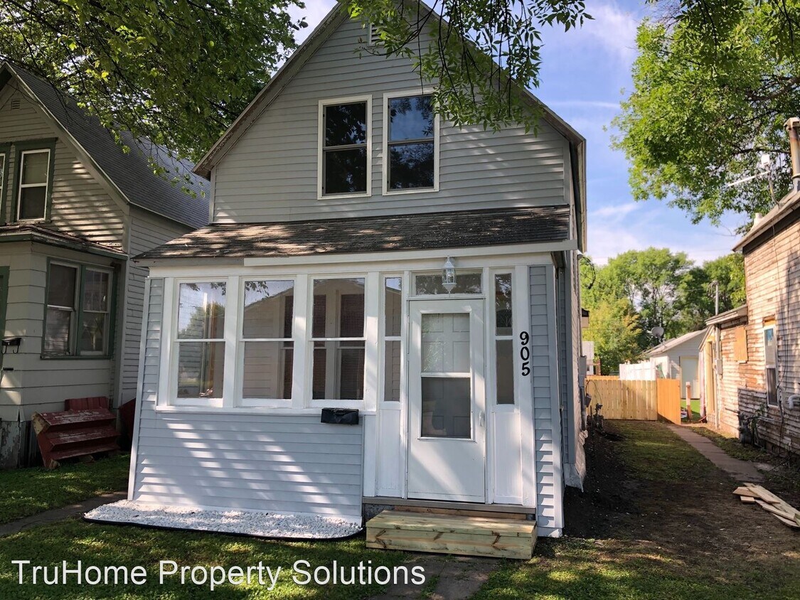 Foto principal - 2 br, 2 bath House - 905 N 4th St.