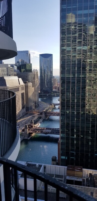 Foto del edificio - 300 N State St
