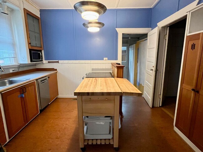 Photo - Charming Meridian Craftsman with Spacious ... House