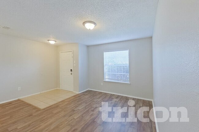 Building Photo - 2922 Marquis Ln