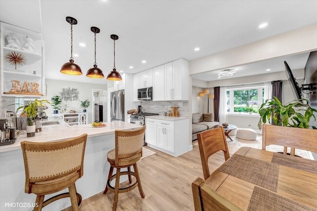 Building Photo - 1111 Plum Grove Cir