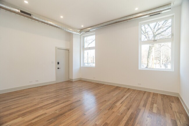 Foto del edificio - 2028 N Oakley Ave