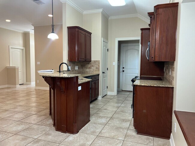 Building Photo - Close to Barksdale Air Force Base... Gated...