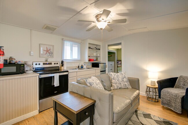 Foto del edificio - 1757 SR 105