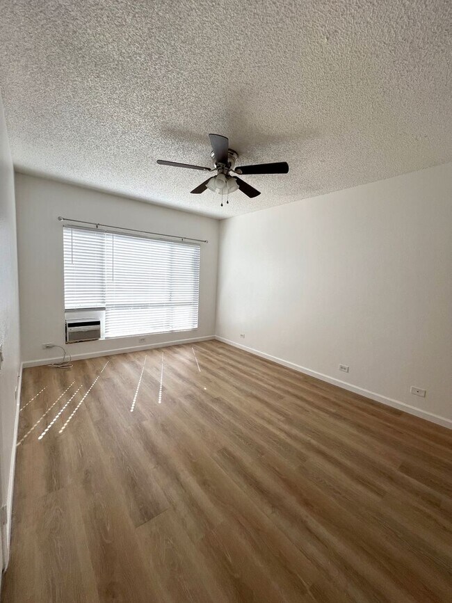 Foto del edificio - Palm Court 2 bedroom and 2 bathroom ground floor unit with 2 parking