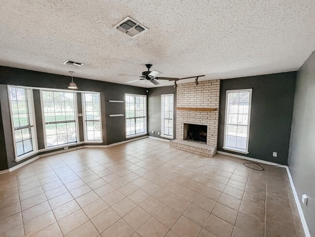 Building Photo - 418 Charleston Dr