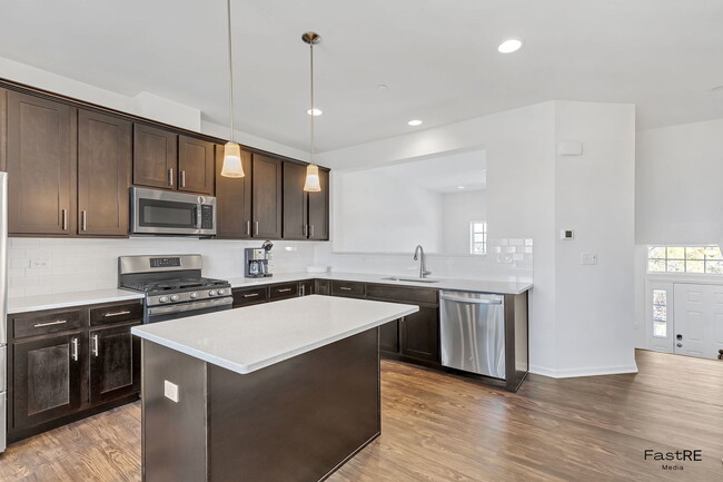 Building Photo - 13935 S Belmont Dr