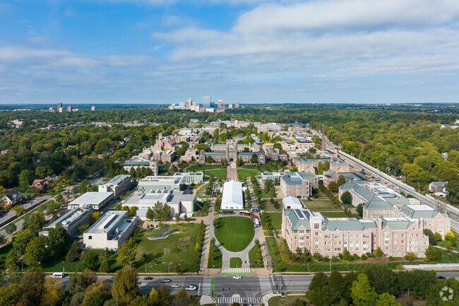 WashU Camous in University City, Missouri has lots of buildings to account for all the students.