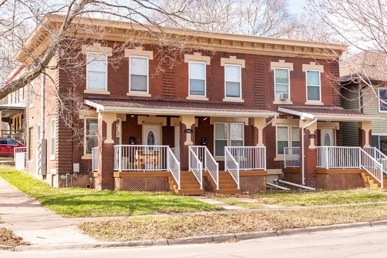 Foto principal - 1301 E 2nd St