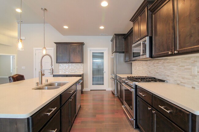 Building Photo - 3 Bedroom, 2 Bath + Office Home in South Richland