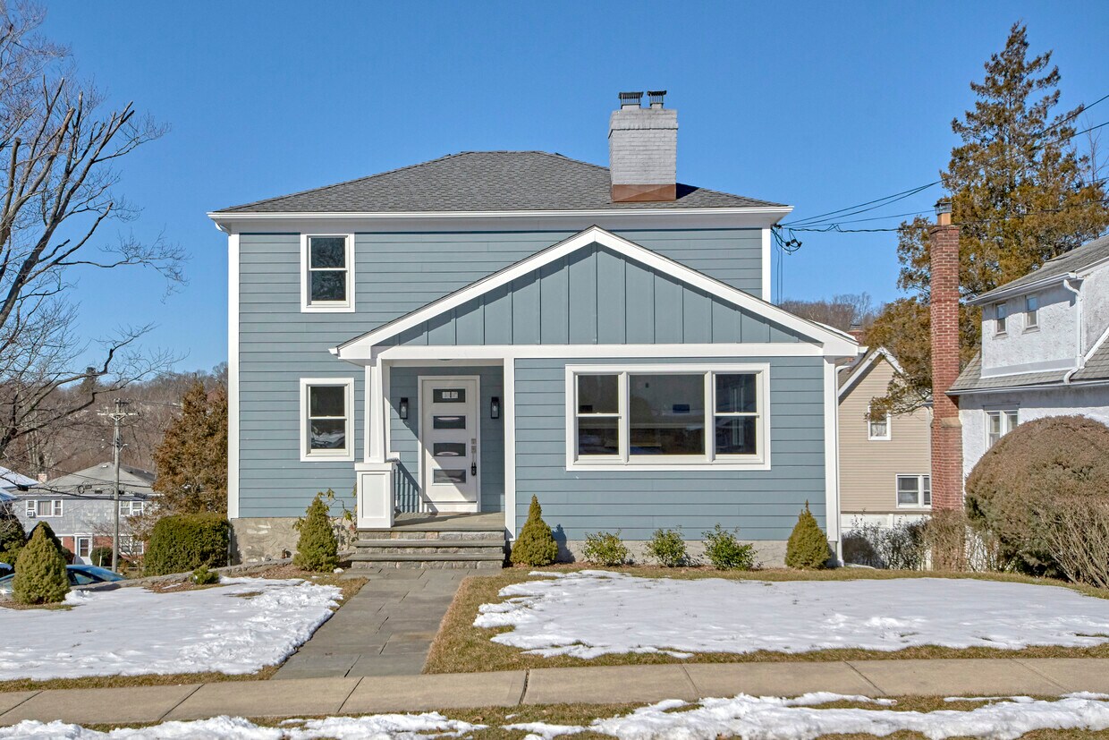 Primary Photo - 83 Lincoln Ave E