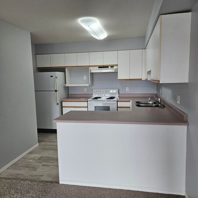 Photo du bâtiment - 8537-8537 Young Rd
