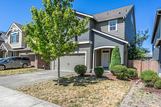 Building Photo - Beautiful 4 bedroom, 2.5 bath home in Rain...