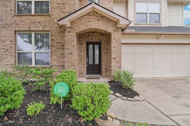 Building Photo - 4003 Autumn Pines Trail