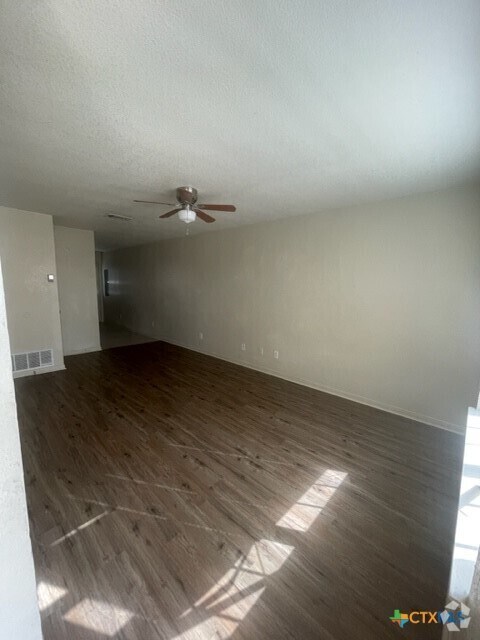 Building Photo - 3202 Hereford Ln