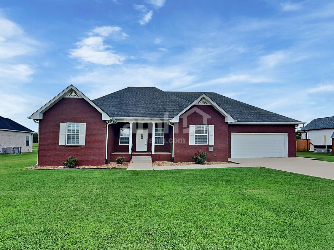 Foto principal - 308 Bluefield Ln