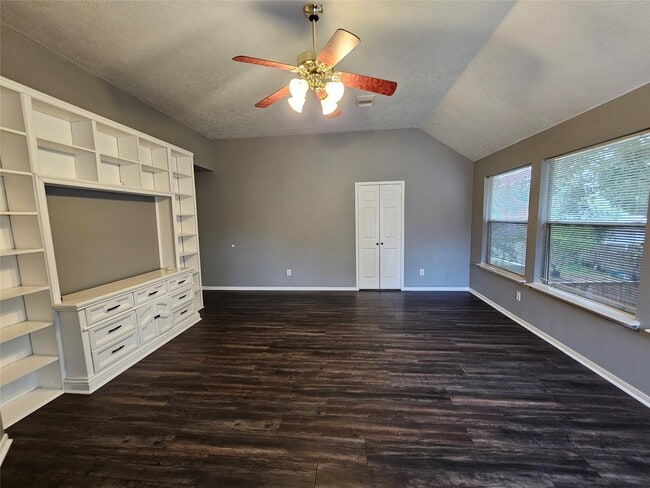 Building Photo - 15015 Dawnbrook Dr