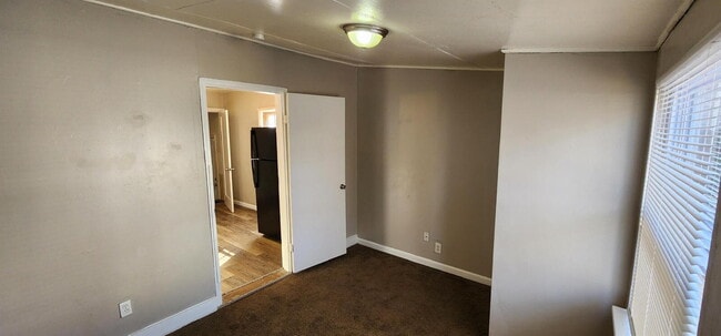 Foto del edificio - 3-Bedroom Home with New Carpet, Basement & Garage in Berkeley