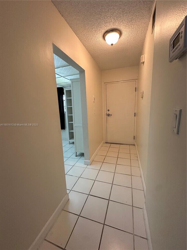 Foto del edificio - 7175 Orange Dr