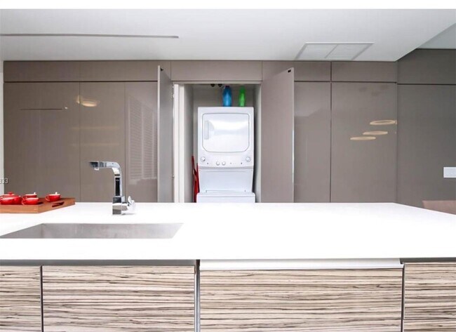 Foto del edificio - 460 NE 28th St