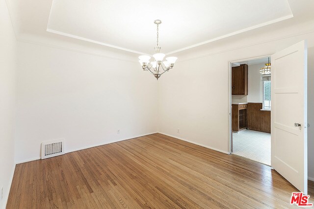 Building Photo - 367 N Kings Rd
