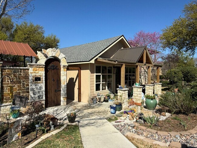 Building Photo - Custom built unit! Country Living!  Fully furnished!