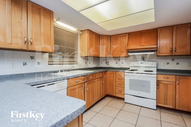 Foto del edificio - 2390 Meadow Ln