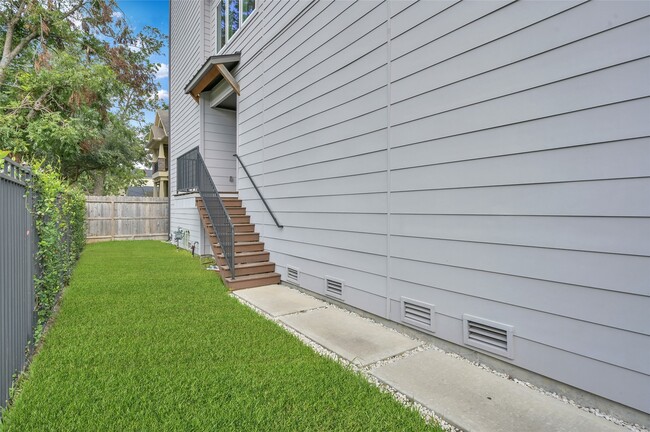 Building Photo - 2103 Bevis St